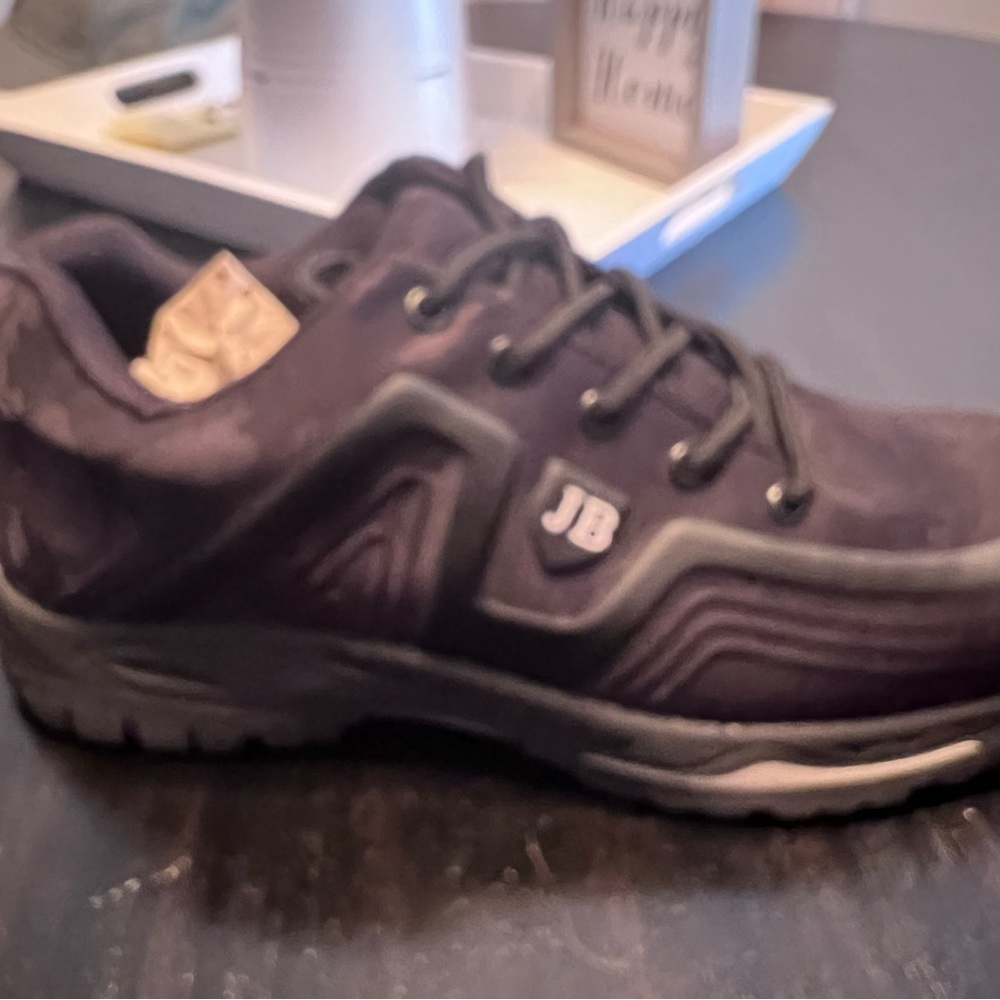 Brand new construction steel toe sneaker